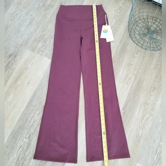 Vuori Chilled Out Bootcut Women's Performance Pants Leggings NWT Flare Yoga Gym - Picture 12 of 16